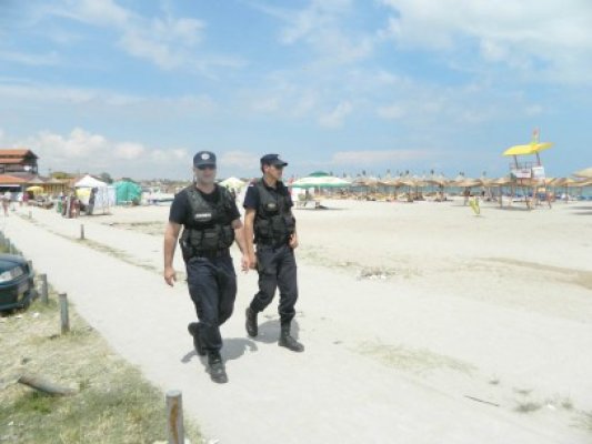 Jandarmii au inspectat sudul litoralului şi au amendat vânzătorii ambulanţi